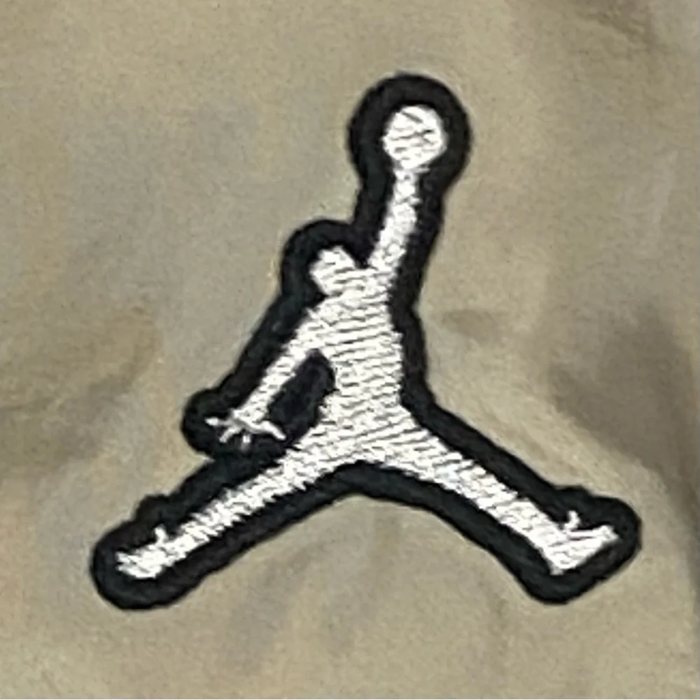 Nike Air Jordan Essentials Woven Shorts Flow Rattan Beige Size Medium - Picture 5 of 11